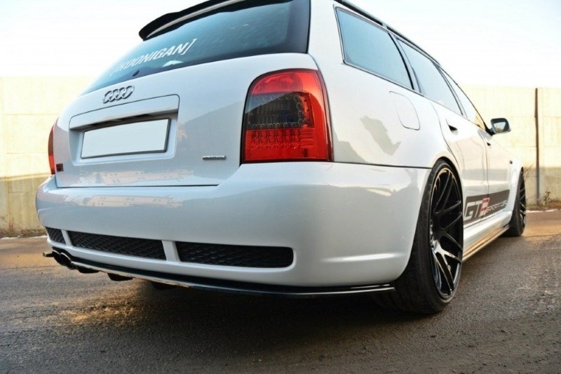 Achterspoiler Audi RS4 B5 (met een verticale bar) Glanzend Zwart