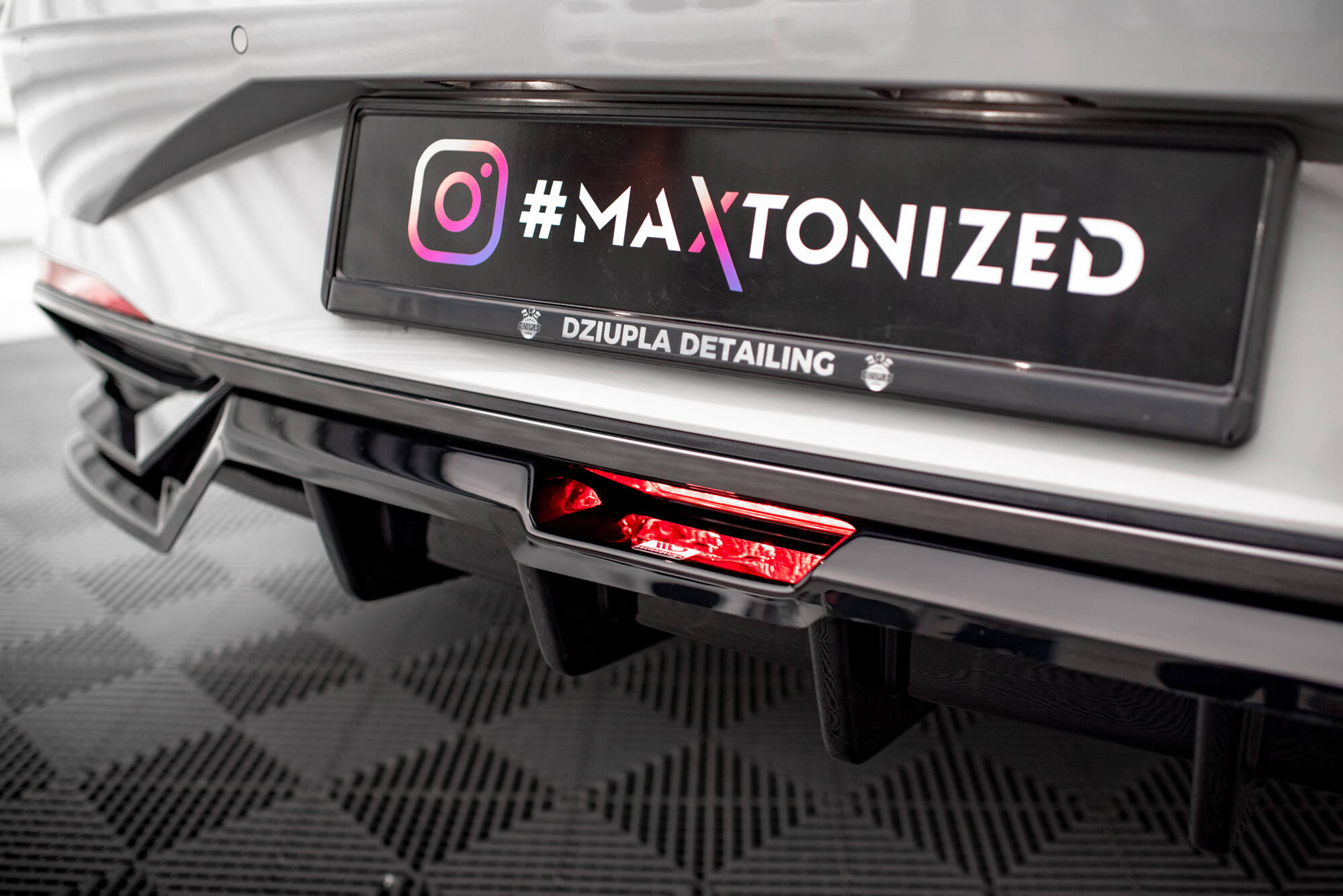 Bodykit Hyundai Elantra MK7 Maxton Glanzend zwart