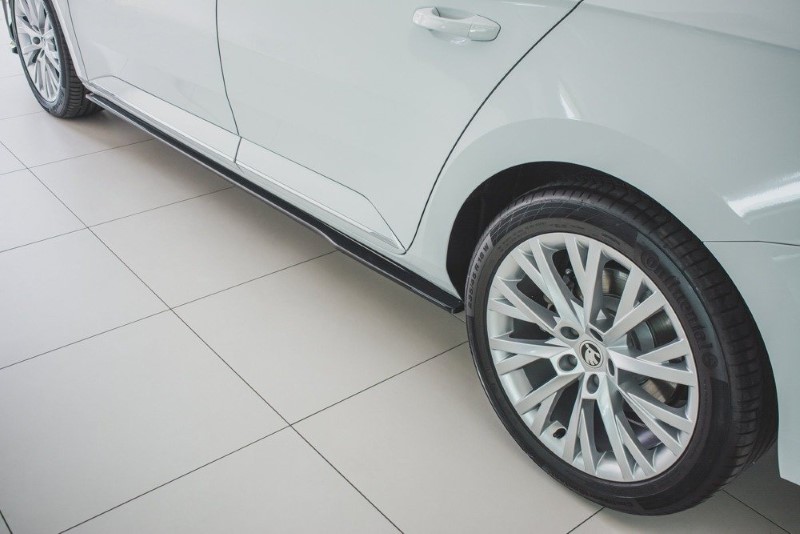 Zijskirts Skoda Superb 3 FL Maxton Design glans zwart
