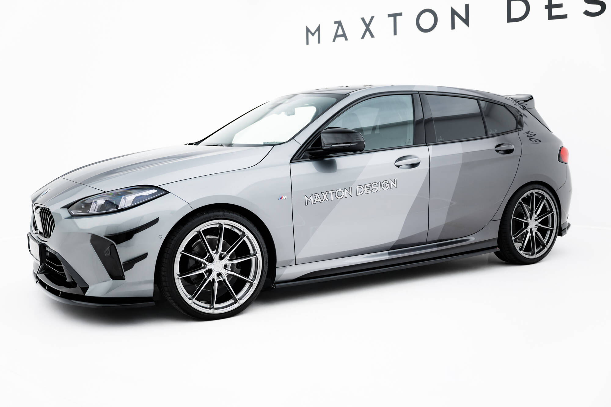 Bodykit V.1 BMW 1 M-Pack F70 Maxton Glanzend zwart